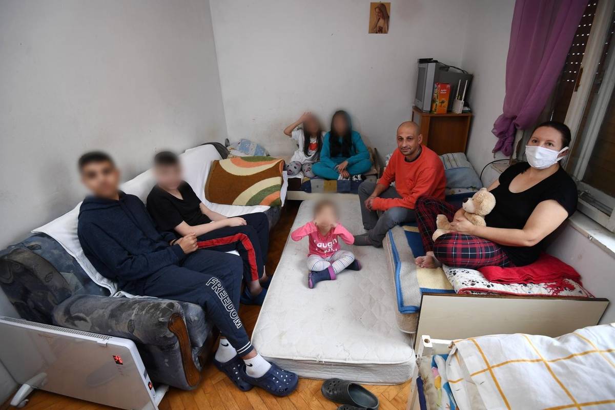 Velika obitelj na rubu očaja u Zagrebu: 'Živimo s 2300 kuna. Djeci je teško, ali razumiju sve'