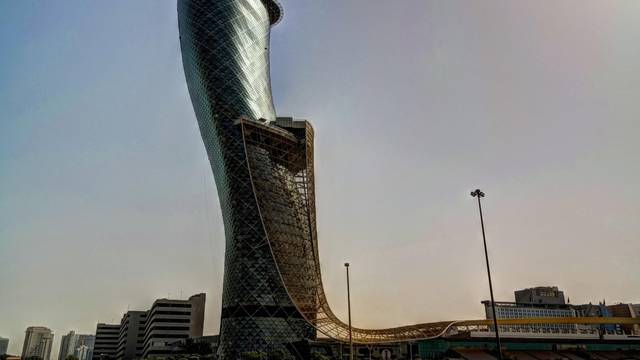 Kosi toranj u Pisi nije ni blizu kao Capital Gate u Abu Dhabiju: Čak 17 katova visi preko ruba
