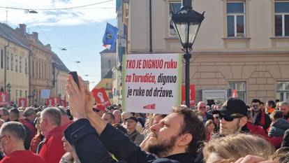 Velika fotogalerija s prosvjeda na Markovu trgu: Rijeka ljudi i poruke protiv Vlade i Plenkija
