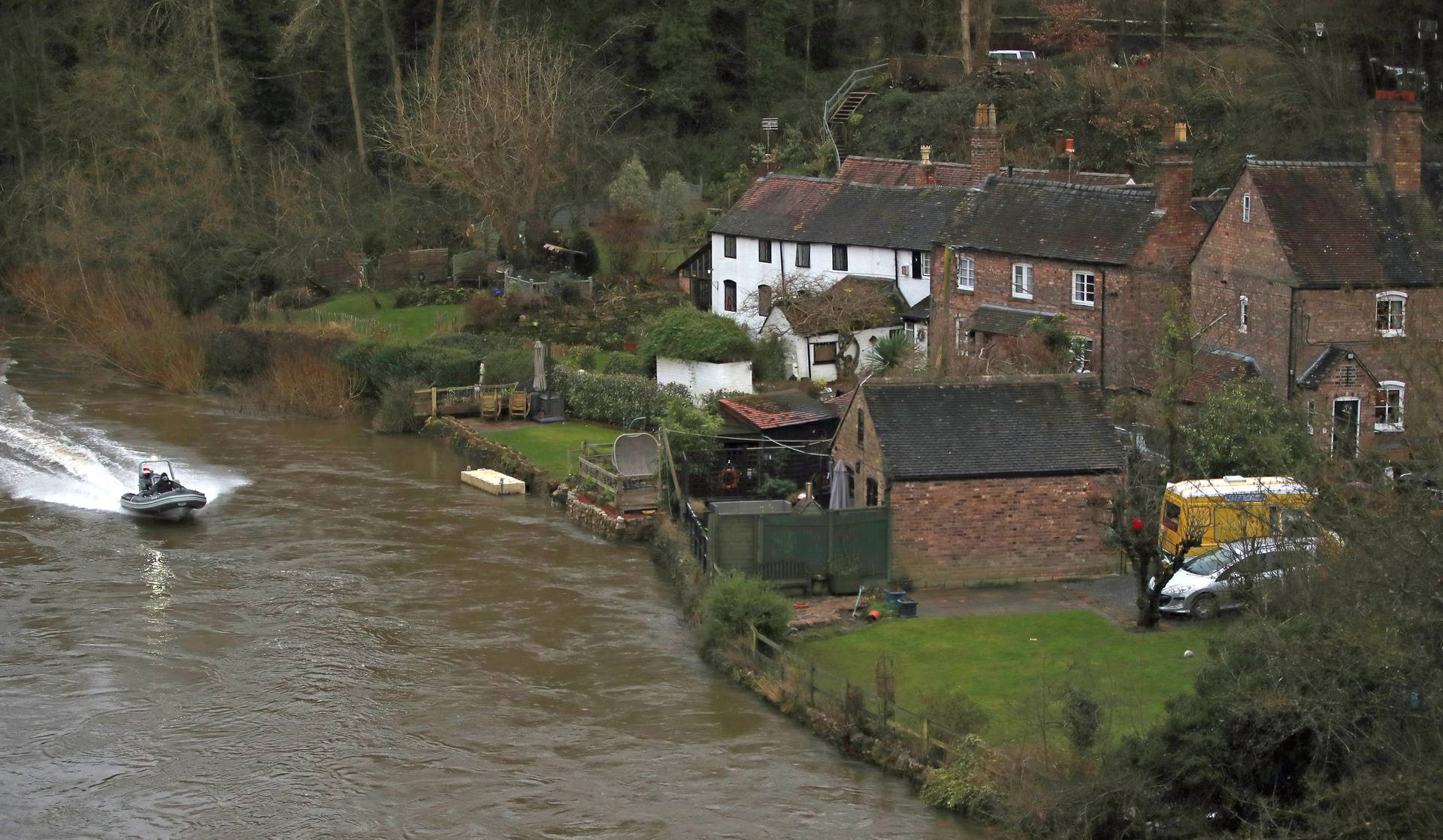 U Britaniji na snazi upozorenja i evakuacije, prijeti im poplava