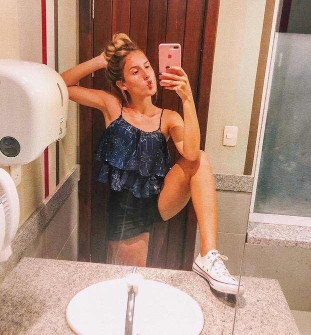 FOTO Ovo je uhićena 'Kraljica trave': Pozira u tangicama i toplesu.   Bila u bijegu od policije