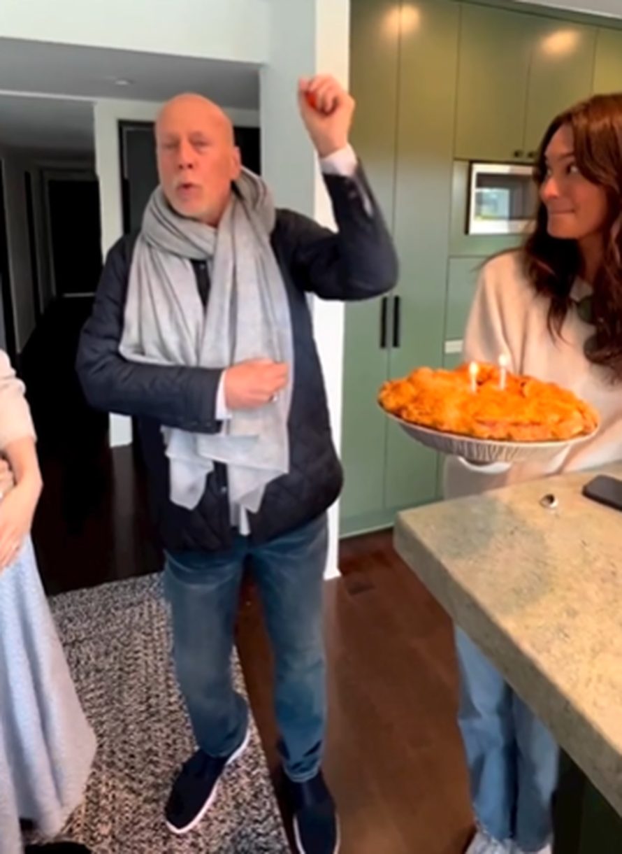 Demi Moore podijelila je dirljivi video: 'Sretan rođendan, Bruce. Sretna sam i volim našu obitelj!'