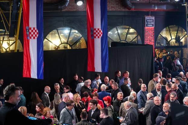 Zagreb: Izborni stožer Zorana Milanovića u Tvornici kulture