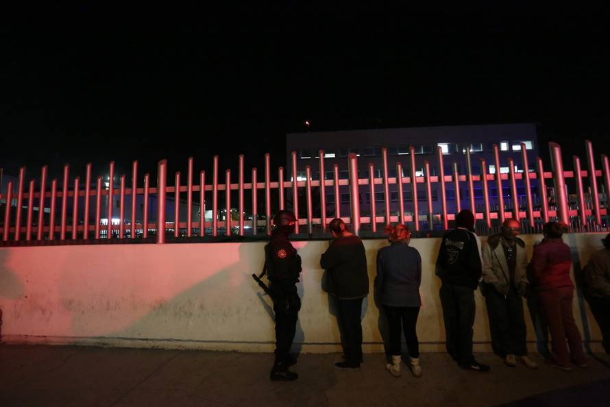 Uoči Papinog dolaska:  50-ak mrtvih u zatvorskim neredima