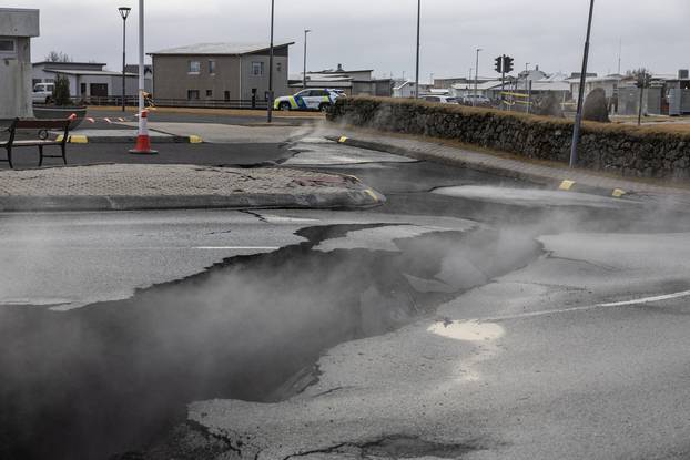 Risk of volcanic eruption in Iceland remains high