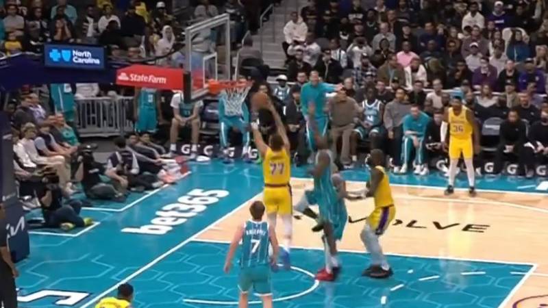 VIDEO Dončić dugo nije ovako silovito zakucao! I Amerikance je šokirao: 'Pa znam zakucavati'