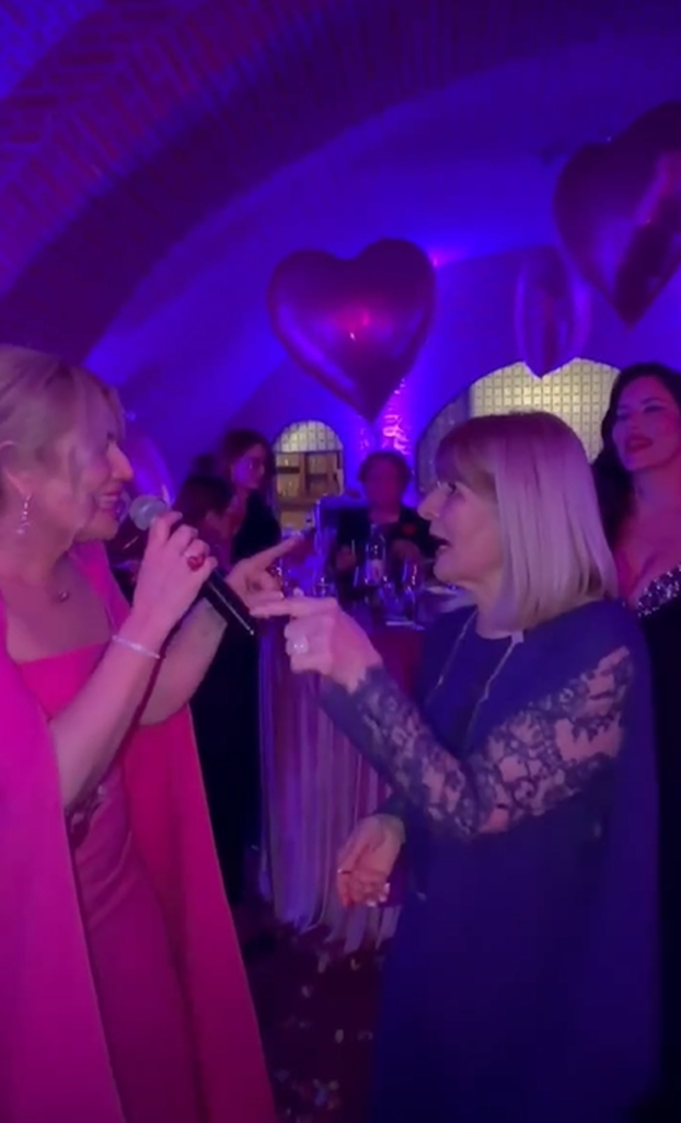 FOTO Ovako je Iva Todorić uzela mikrofon i pjevala mami Vesni