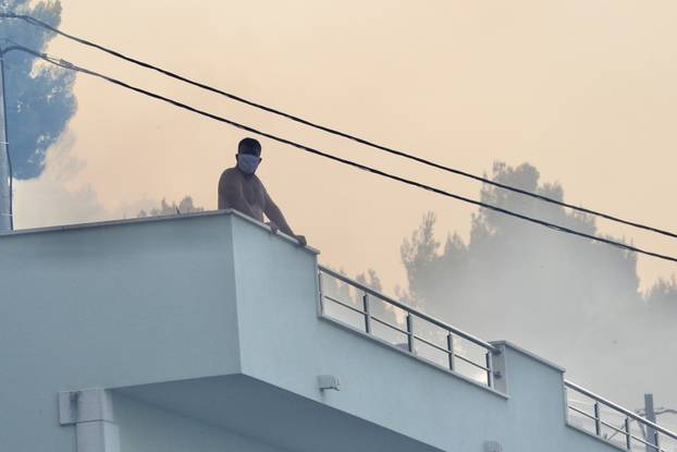 Veliki požar iznad Krila Jesenice