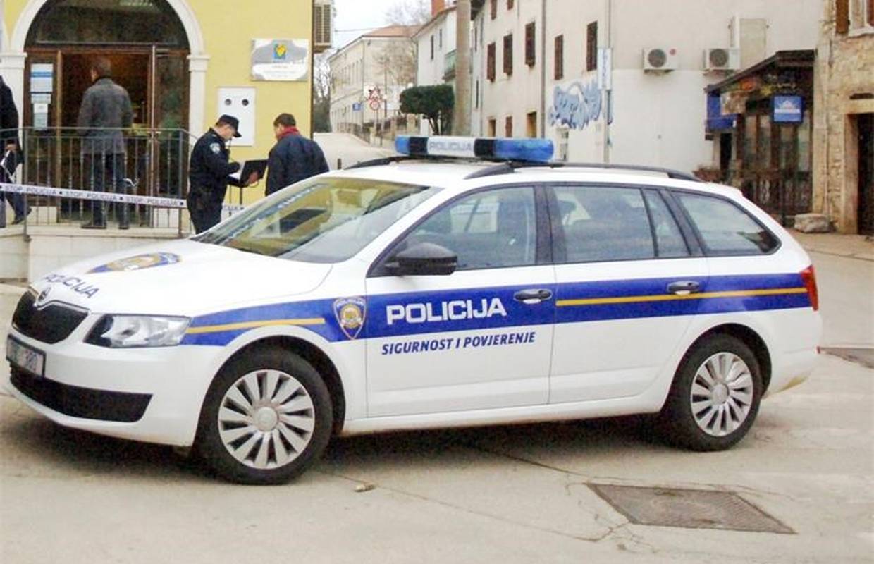 Motociklist završio u bolnici, autom mu oduzela prednost