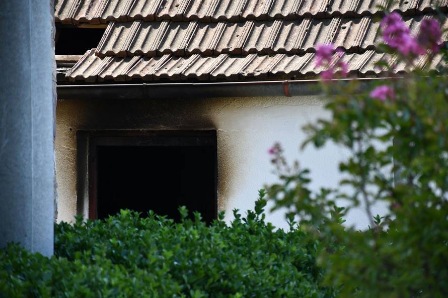 Tragedija u Sl. Brodu: U požaru kuće poginula jedva pokretna starica, sumnja se na opušak