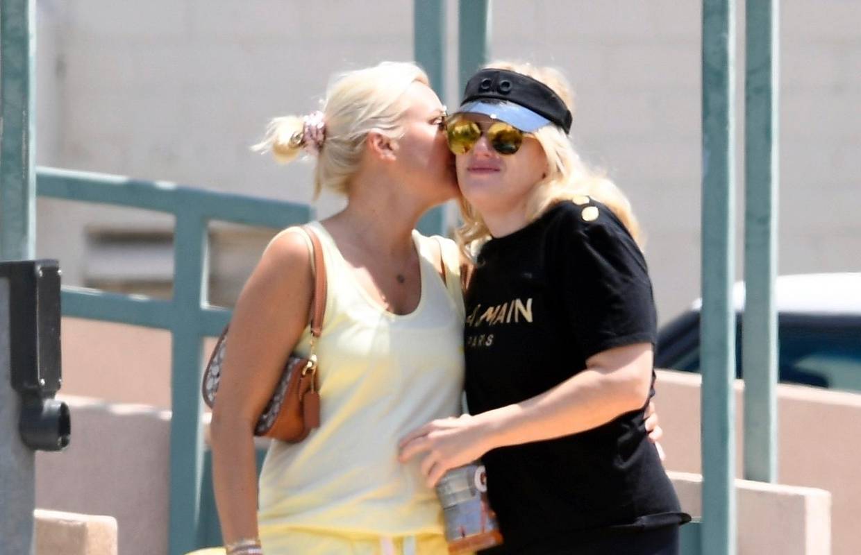 Hollywoodska slatkica ne krije zaljubljenost: S djevojkom je na ulici izmjenjivala nježnosti...