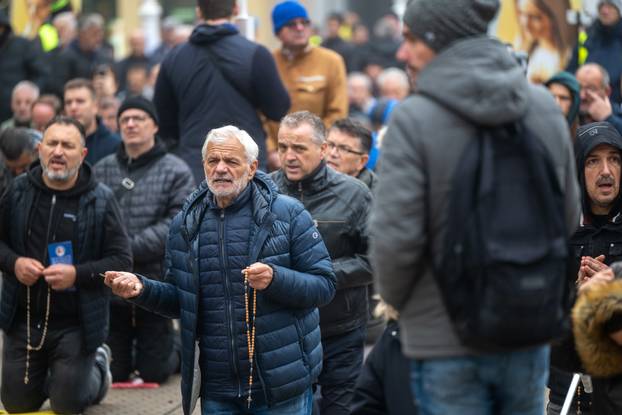 Muška molitva krunice svake prve subote u mjesecu na glavnom zagrebačkom trgu