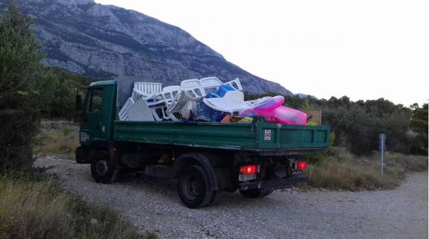 Srpkinja objavila fotku s plaže u Hrvatskoj, ručnicima rezerviraju mjesto: 'Je li i vama ovo jadno?