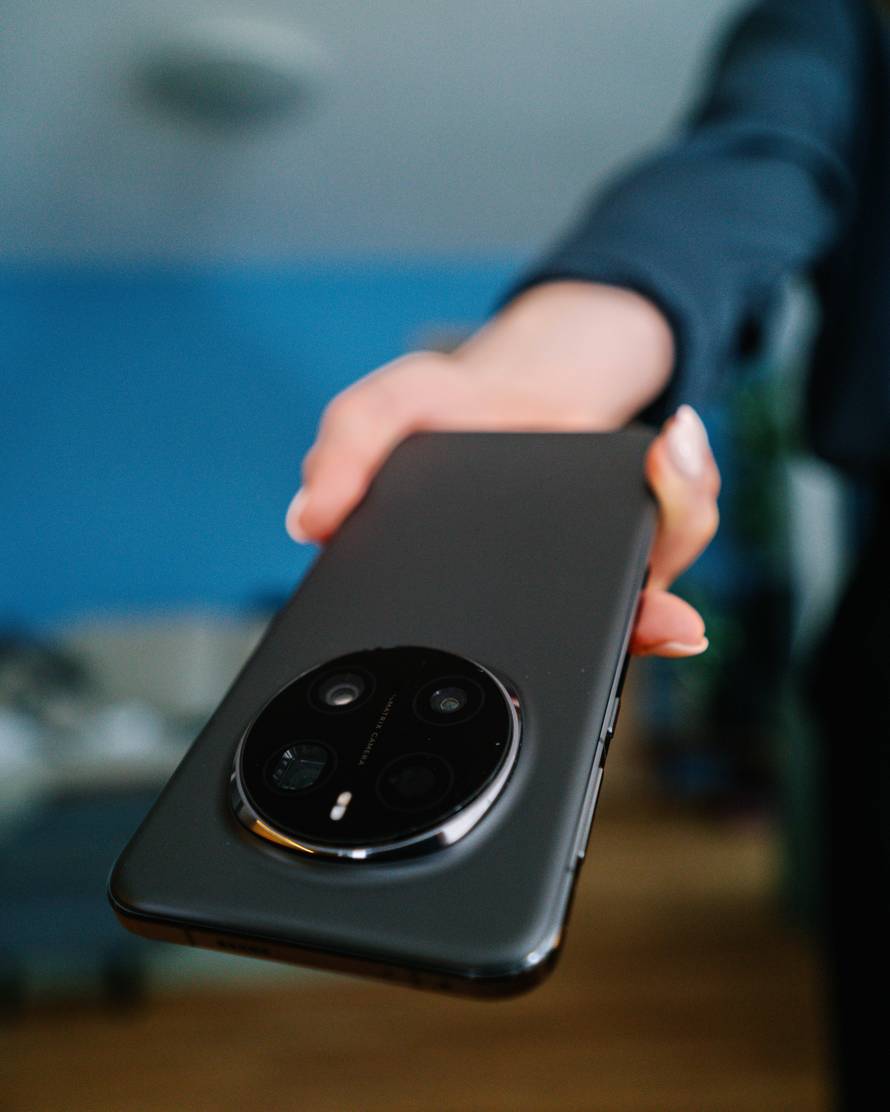 Uz ovaj pametni telefon dobivate virtualnog asistenta, prevoditelja