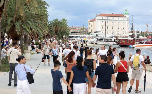 Split: Unatoč lošem vremenu grad je i dalje pun turista