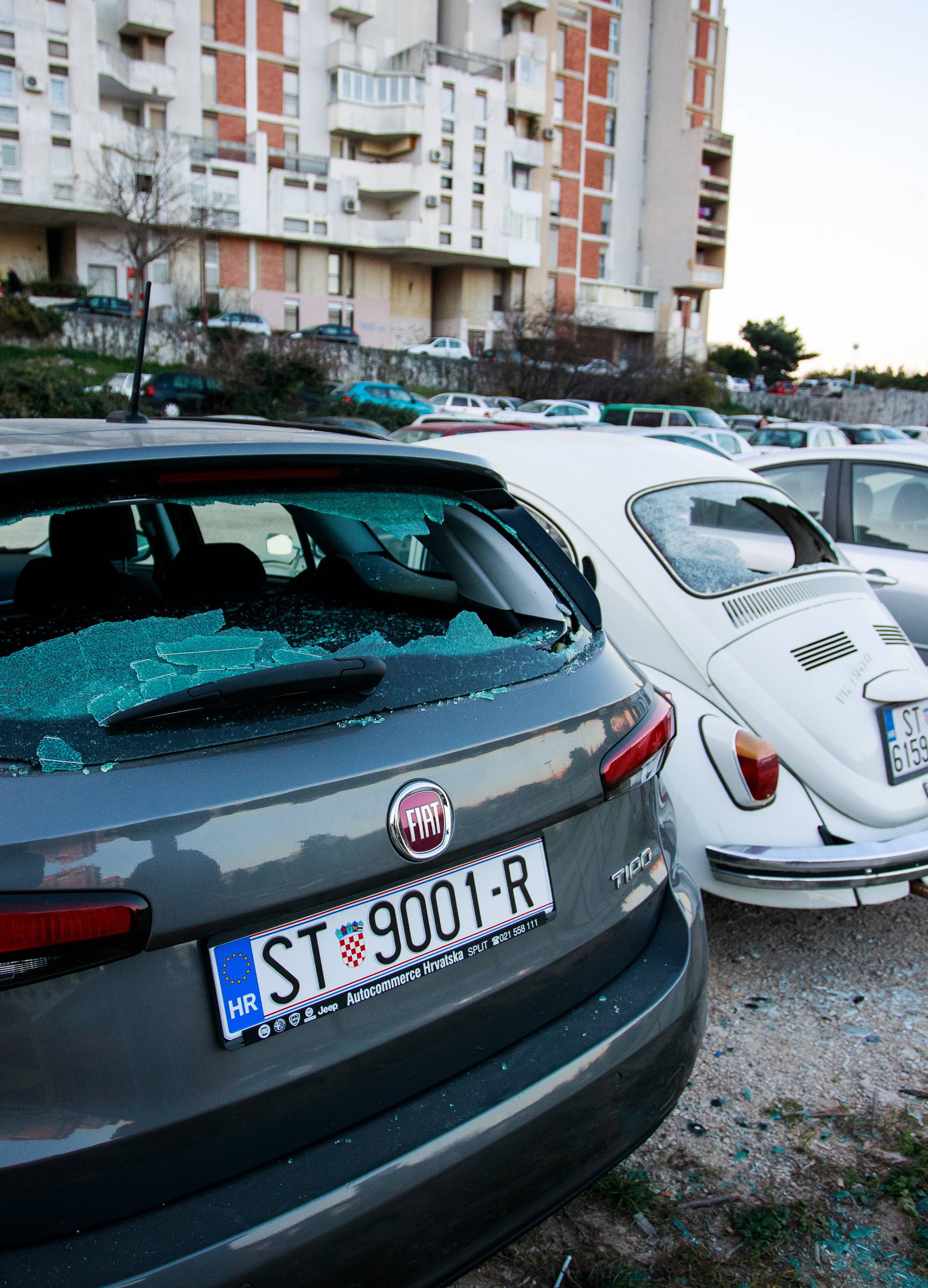 Split: Razbio 21 auto, uhvatili ga na biciklu  s 1,7 promila