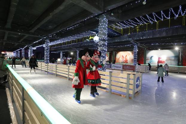 Rijeka: Otvoreno klizalište u zgradi Exportdrva