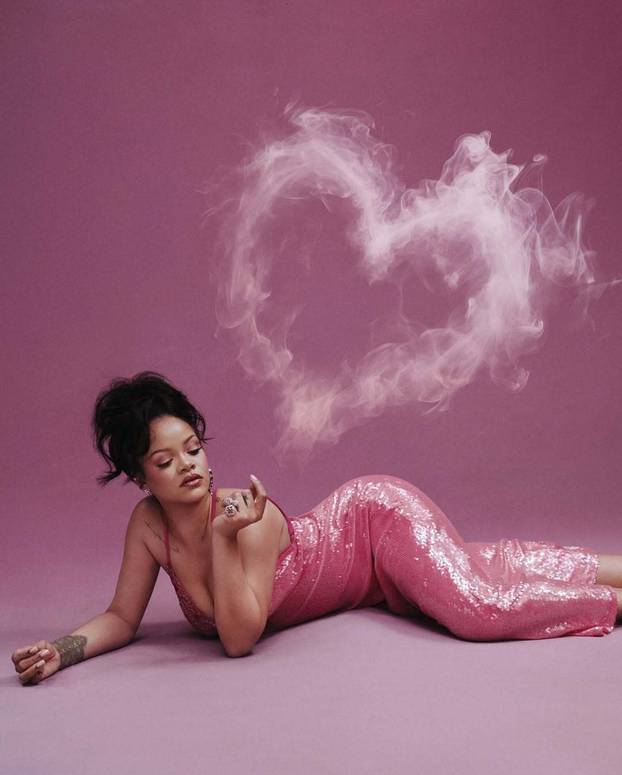 FOTO Rihanna ubrzava puls u seksi donjem rublju! 'Naklonite se - stigla kraljica Valentinova'