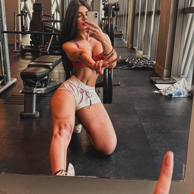 FOTO Ženski Hulk: Upoznala sam Putina, on je pravi nasilni psihopat! Mišići su moj ponos...