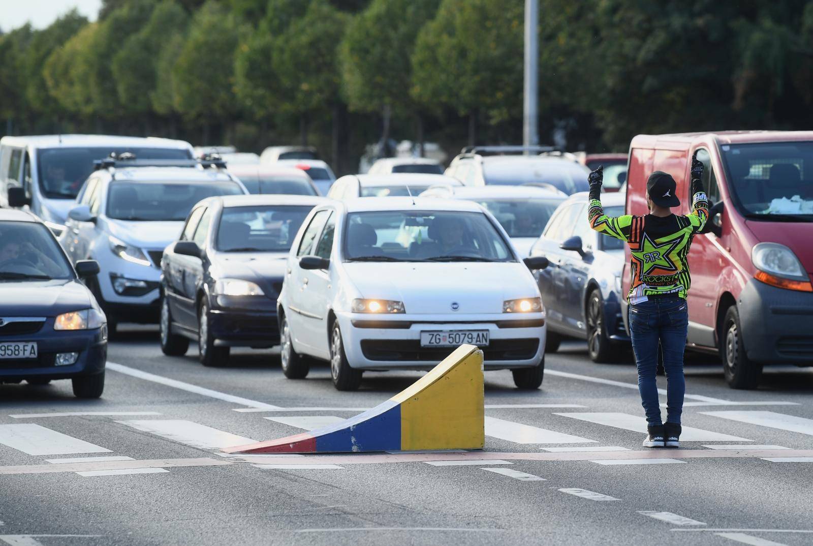 Zagreb: Vratolomijama na BMX-u kratio vrijeme vozačima tijekom crvenog semafora