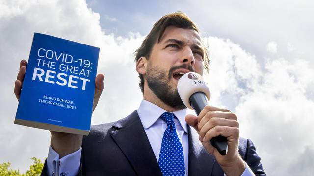 Thierry Baudet with the book COVID-19 The Great reset during a protest action