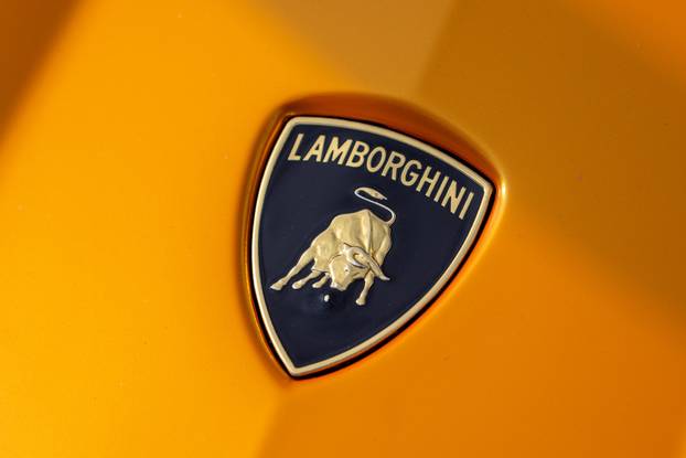 Zagreb: Ispred Z Centra izložena limitirana izdanja luksuznih i supersportskih automobila