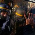 FOTO Kaos u Parizu: U&ccaron;enici blokirali cestu, policija na ulici