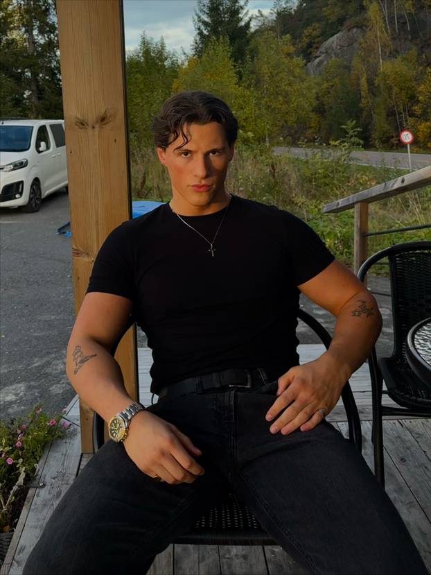 FOTO Petar studira medicinu u Norveškoj i izgleda kao Apolon: Doktore, pregledaj me!