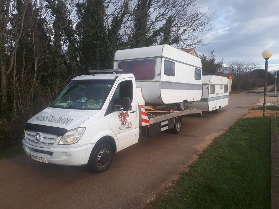 'Imam nekoliko kamp kućica, odlučio sam ih dovesti u Glinu i pokloniti najpotrebitijima'