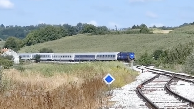 Snimka ‘brzog‘ vlaka na liniji Osijek-Split veliki je hit na Facebooku: 'Ako tako nastavi, probit će zvučni zid'