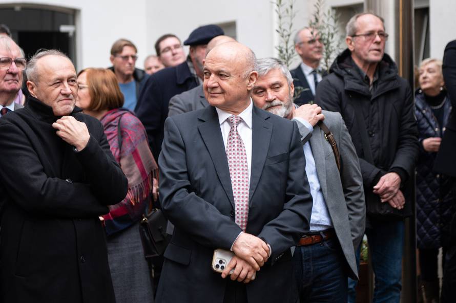 Zagreb: Otkriven spomenik Antuna Branka Šimića