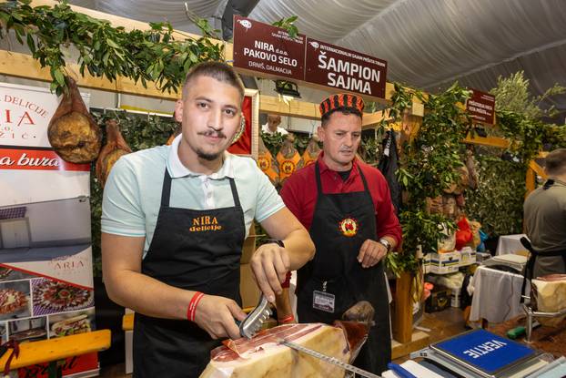 Otvoren 17. Internacionalni sajam pršuta u Tinjanu