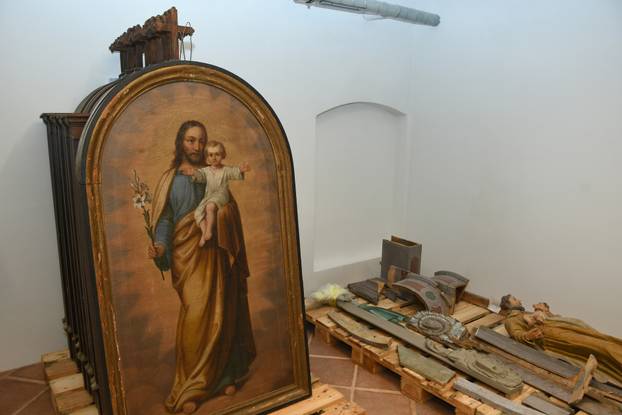 Sisak: Sisački biskup Vlado Kosić blagoslovio je župnu kuću, danas čuvaonicu župe sv. Marije Magdalene u Selima