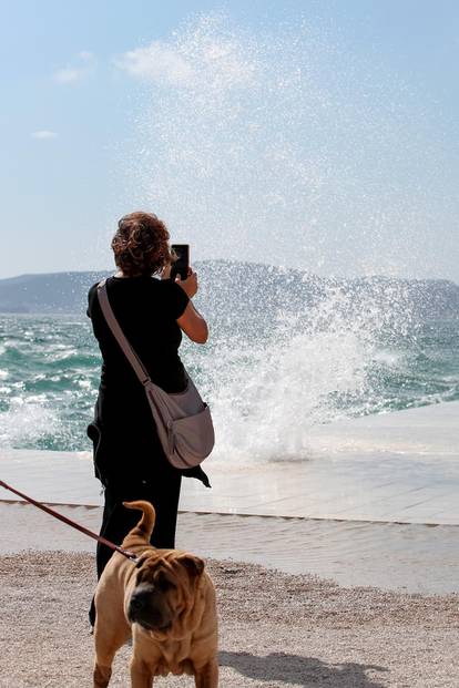 FOTO Jugo u Zadru uzburkalo more! Turiste oduševio prizor