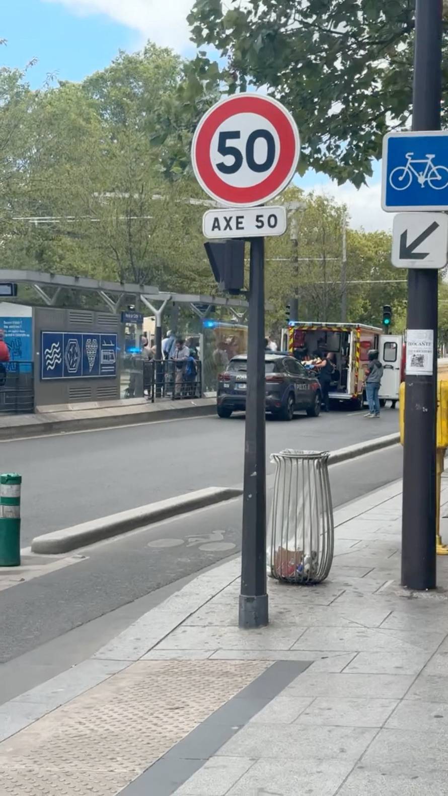 Man attacked women with knives in Paris