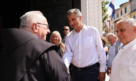 FOTO Andrej Plenkovi&cacute; i &ccaron;lanovi Vlade stigli na 311. Sinjsku alku