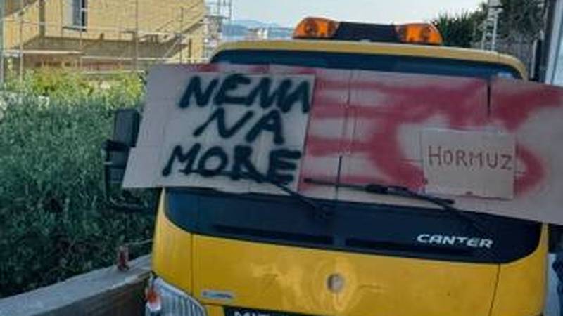 DRAMA NA HVARU Kamionom blokirao ulicu: 'Nema na more'