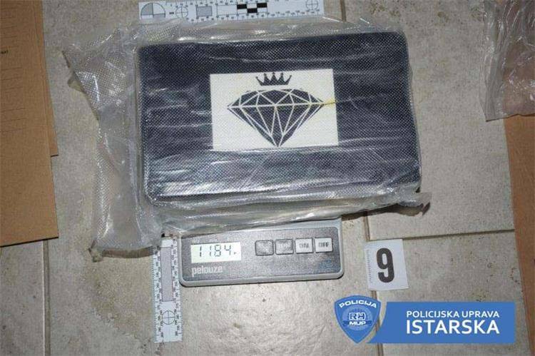 Istarska policija naišla na bogat ulov u Puli: Zaplijenila više od 3,4 kilograma heroina