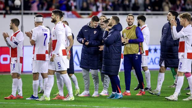 Split: Igrači se pozdravljaju s navijačima nakon utakmica između Hrvatske i Portugala