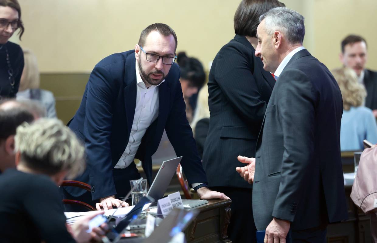 Vladajući novim poslovnikom protiv 'zavlačenja' sjednica Zagrebačke gradske skupštine