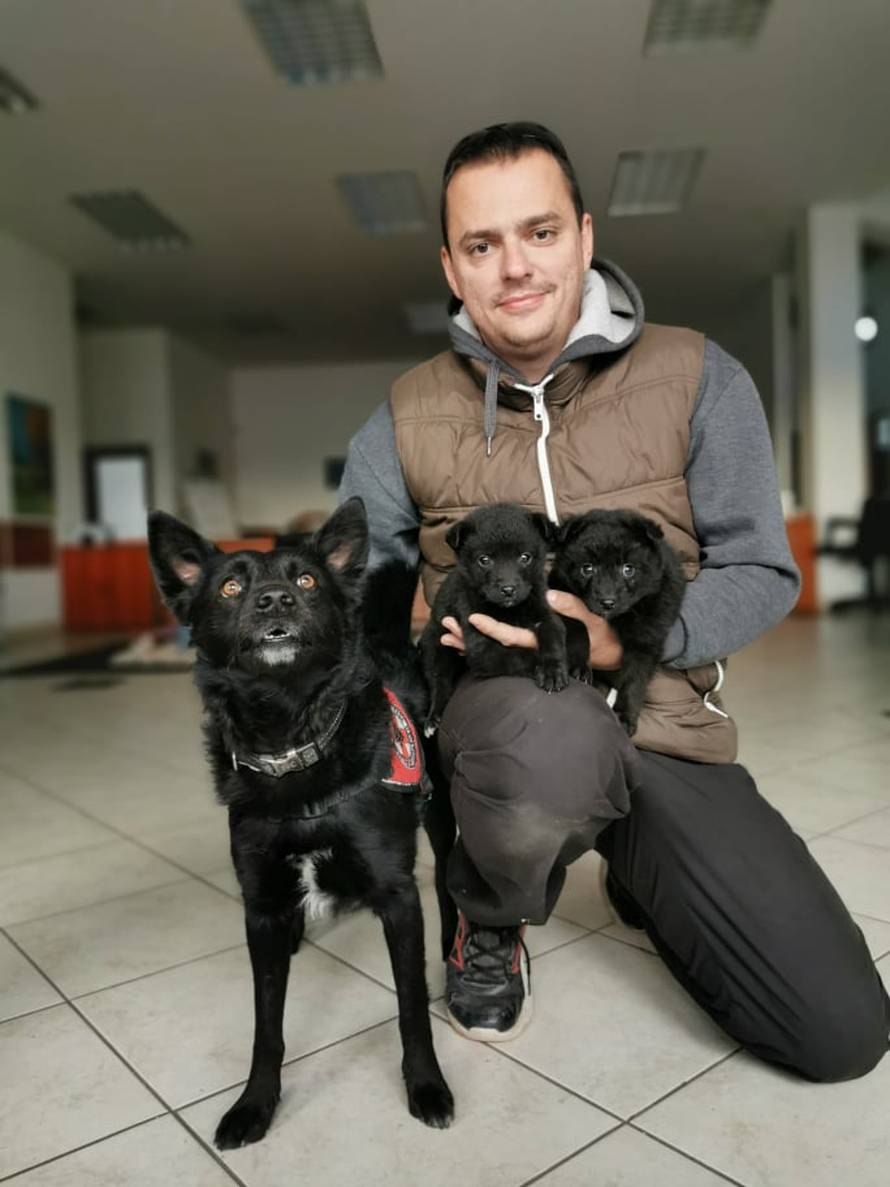 Udomite nas! I mi ćemo jednog dana biti heroji koji spašavaju!