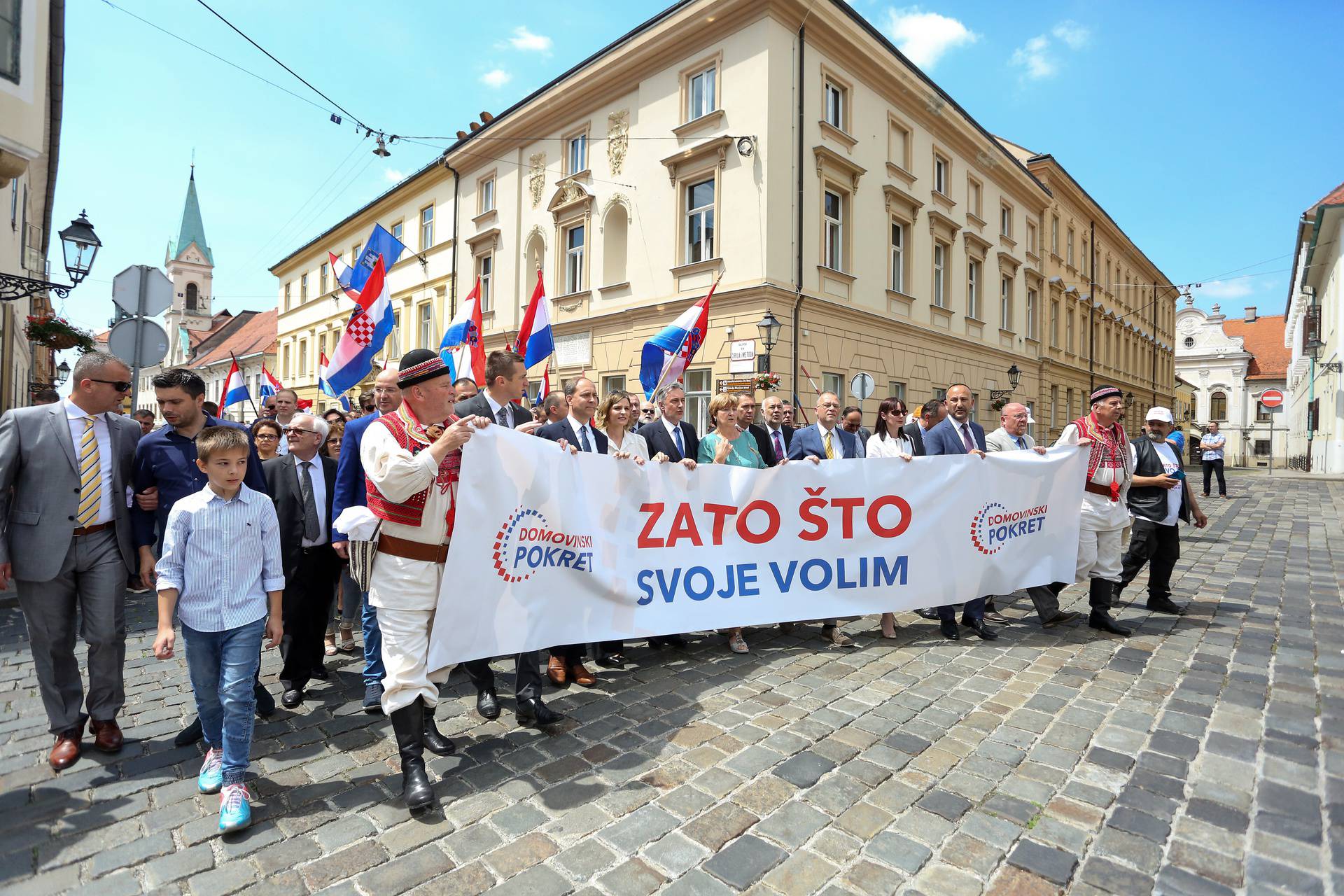 Škoro predao liste, stigao je s tamburašima na Markov trg: 'Ovo će biti prva i jedina opcija'