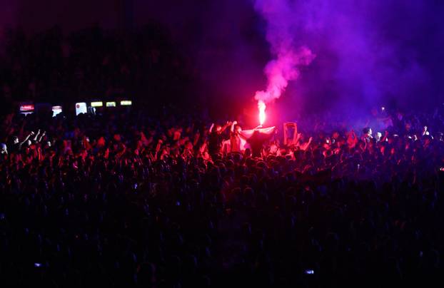 Dugopolje: Thompson održao koncert na prepunom stadionu Hrvatskih vitezova