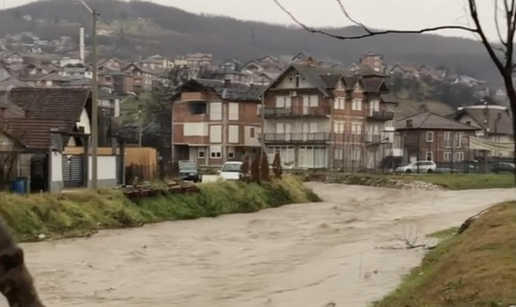 Poplave u Srbiji: Dvoje ljudi je upalo u rijeku u Novom Pazaru, dežurne službe tragaju za njima