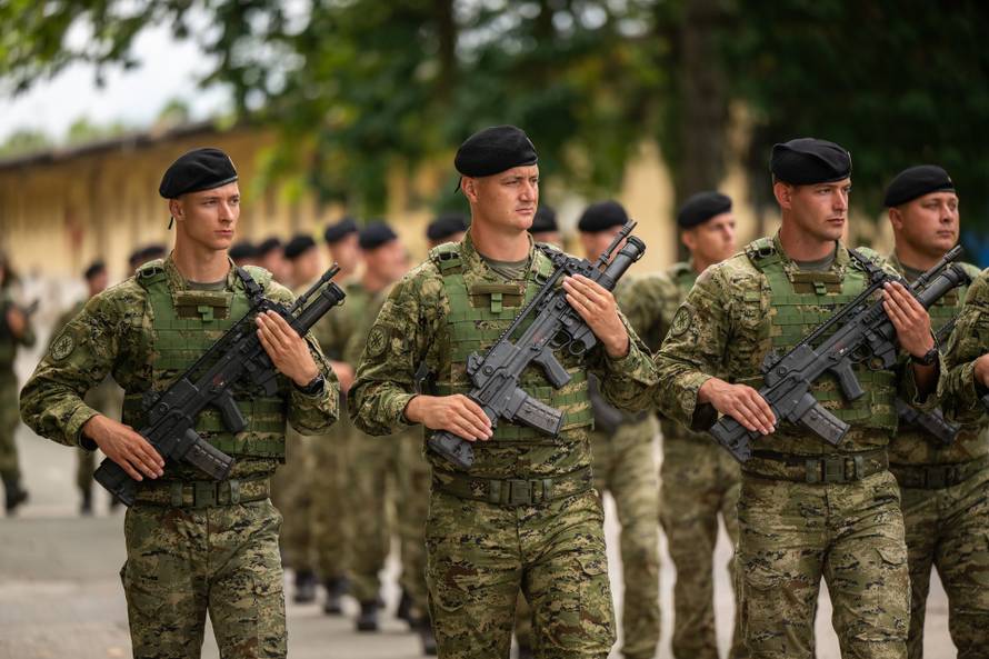 Velika Gorica: Ivan Anušić i Tihomir Kundid obišli pripadnike pjesackih postroja Hrvatske vojske