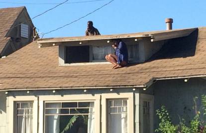 Susjedi snimali: Žena u panici od provalnika pobjegla na krov