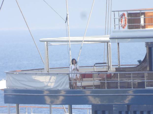 Korčula: Jeff Bezos i Lauren Sanchez odmaraju na palubi svoje jahte Koru