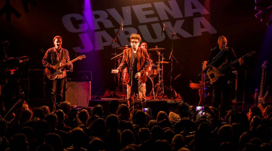 Udruženi Crvena jabuka i klapa Puntamika opjevali Dalmatinku