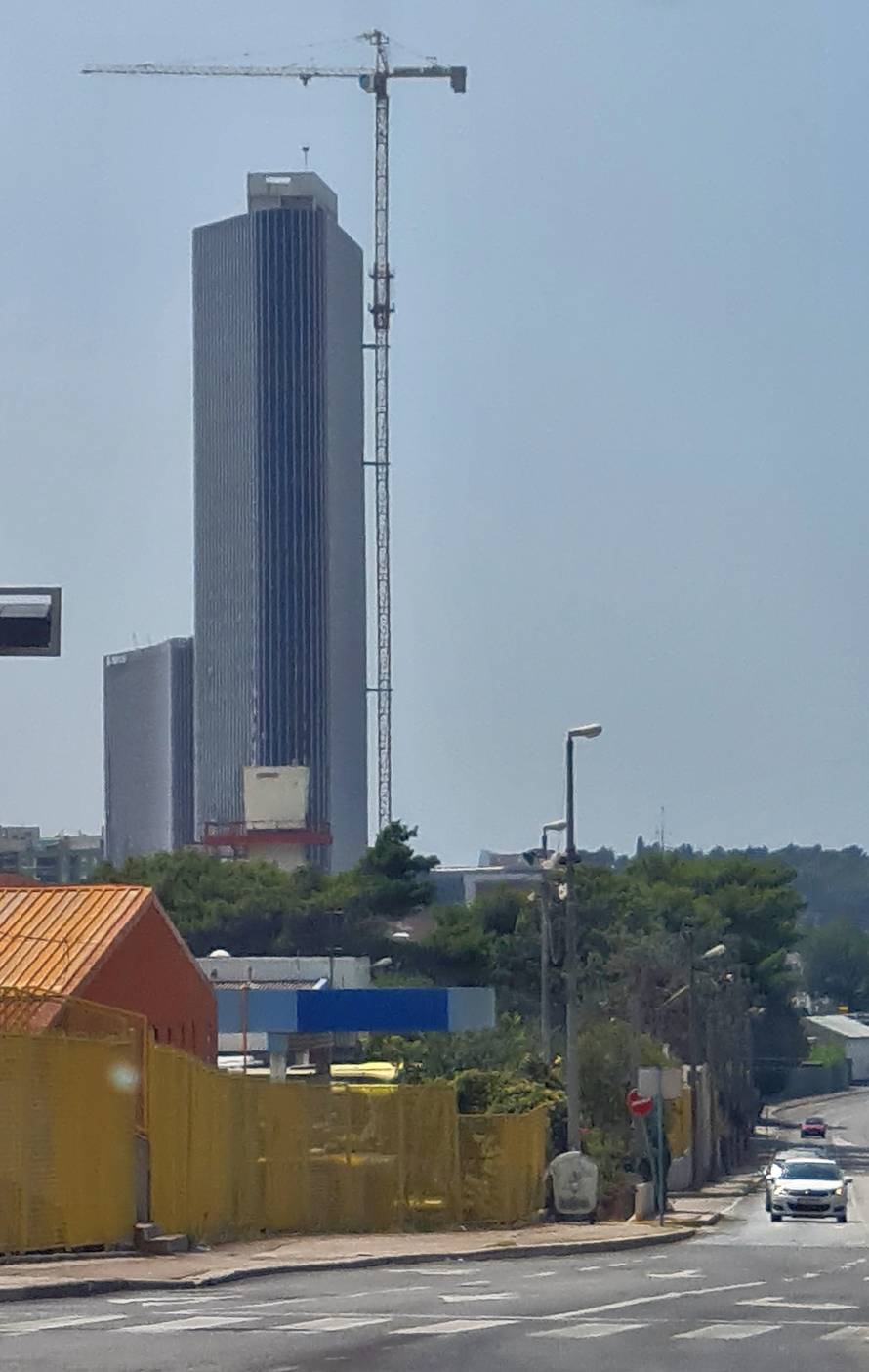 Kako je krenulo, splitski West Gate će na vrhu dobiti vikendicu