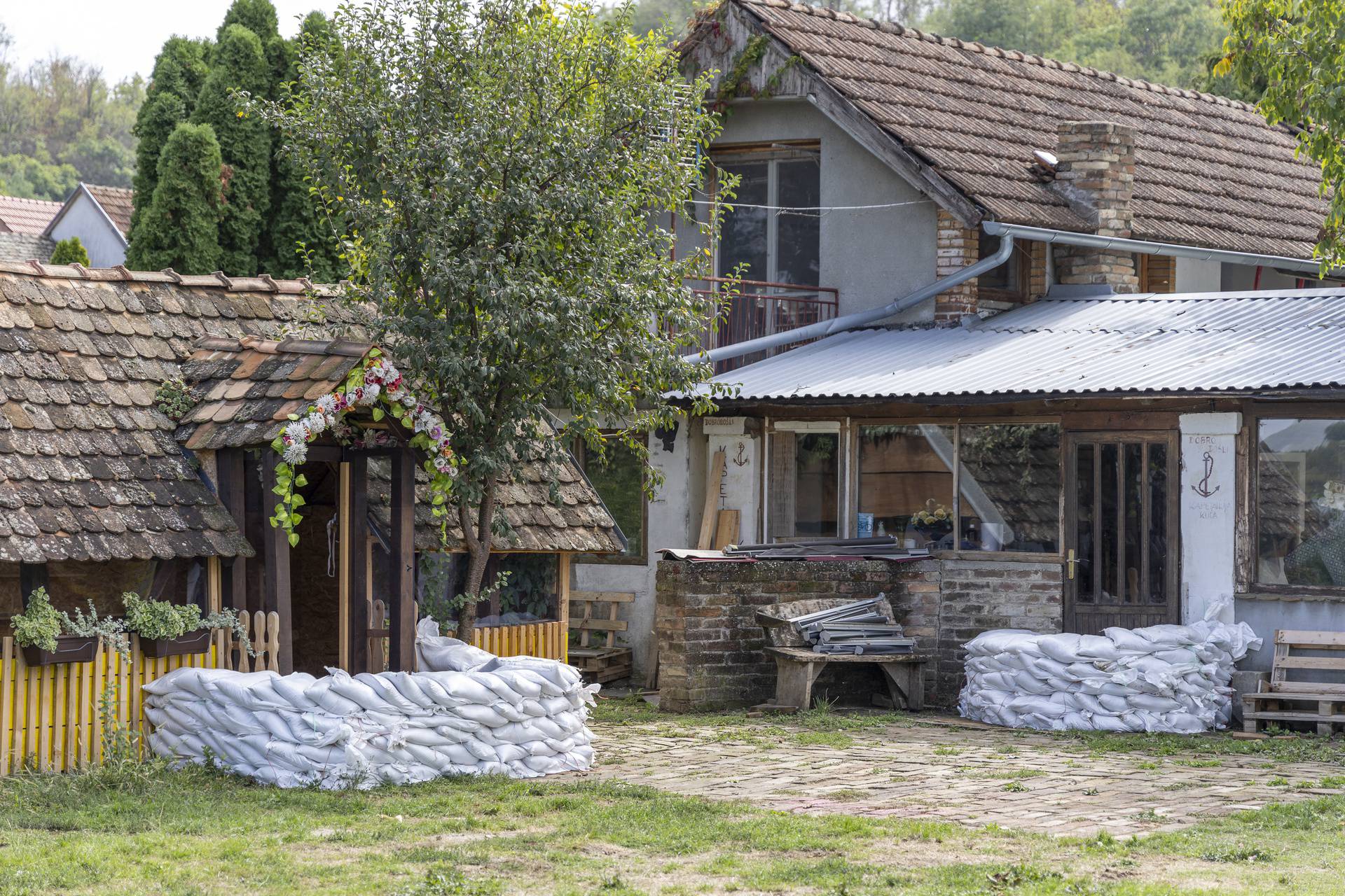 Hrvatska se sprema za dolazak vodnog vala, u Šarengrad stigle vreće s pijeskom